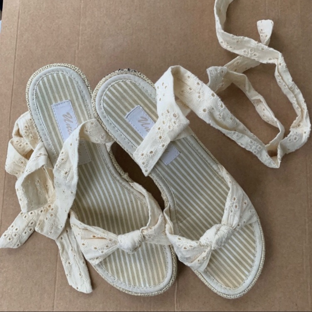 SOLD Unionbay Lacy Lace-up Wedges